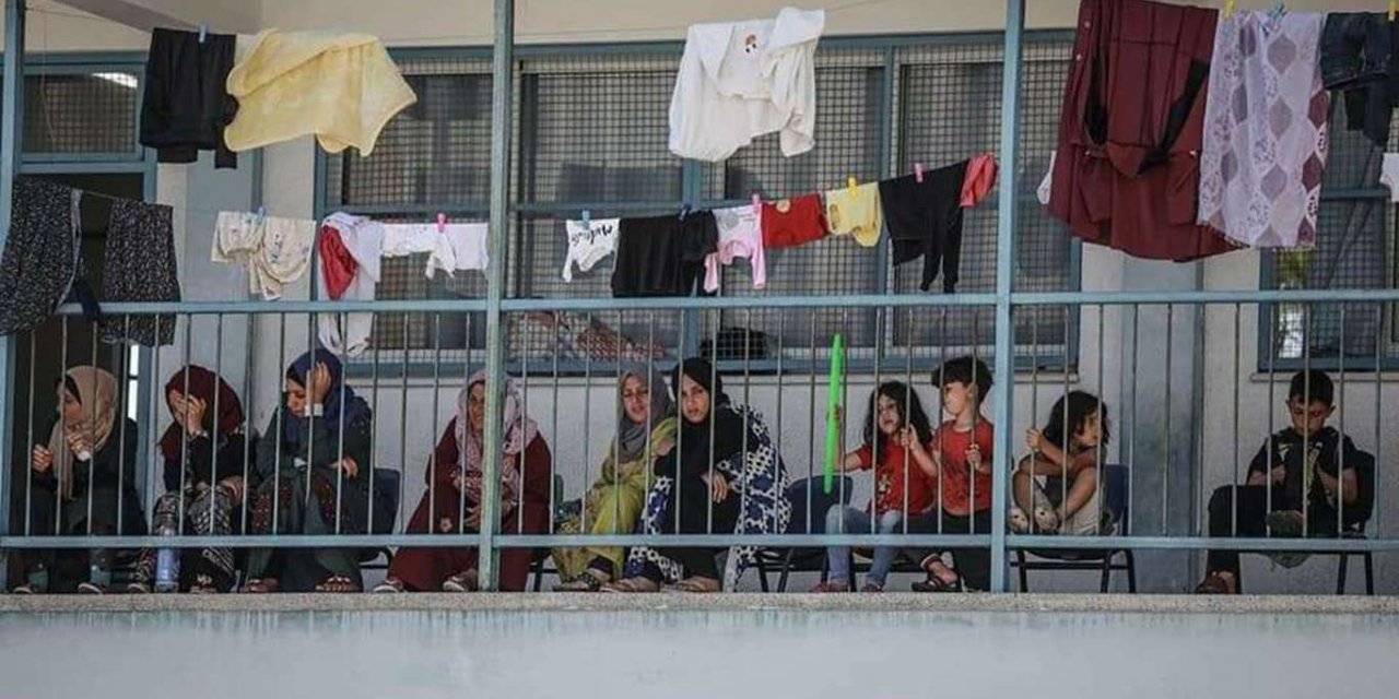 İşgal rejiminin saldırılarında evsiz kalanlar sığınma kamplarında kalıyor