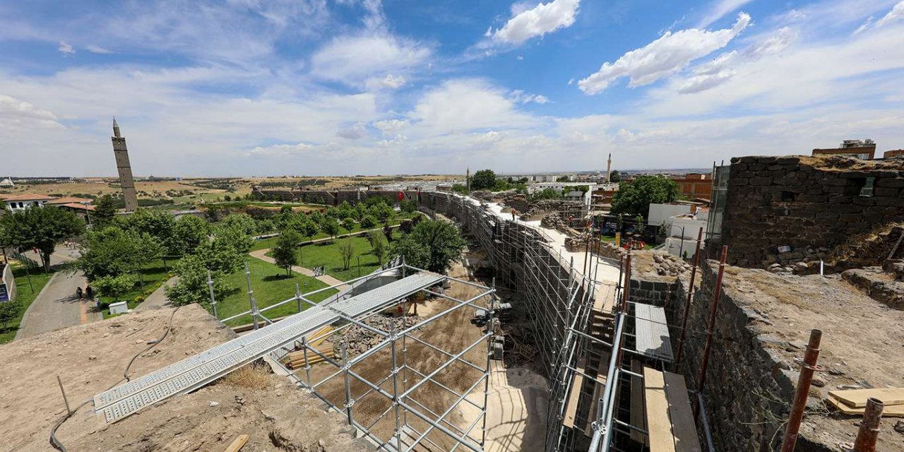 Diyarbakır surlarındaki restorasyon çalışmaları genişletilerek devam ediyor