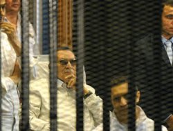 Mübarek Yeniden Hakim Karşısında