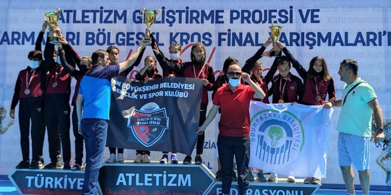 Van Büyükşehir Belediyesi atletizm takımı Türkiye şampiyonu oldu