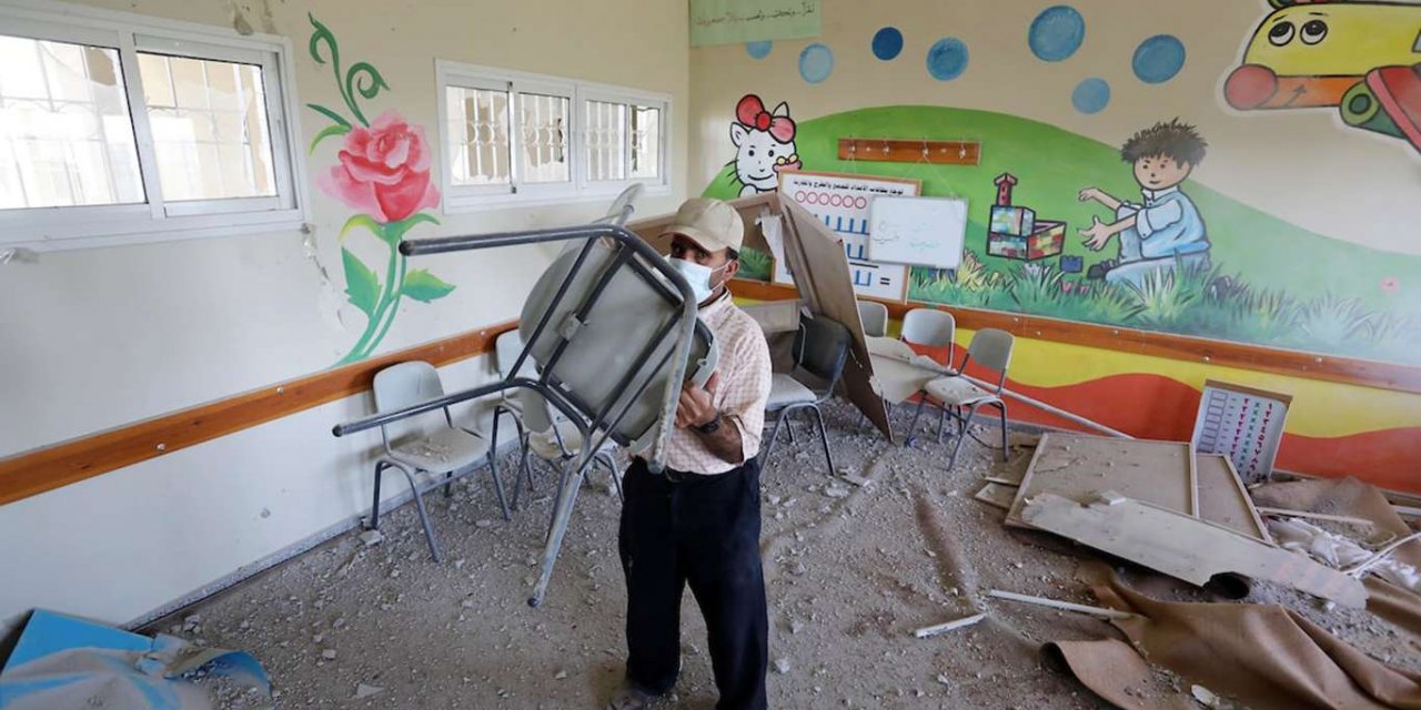 Siyonist işgalcilerin bombaladığı okullar yarasını sarıyor