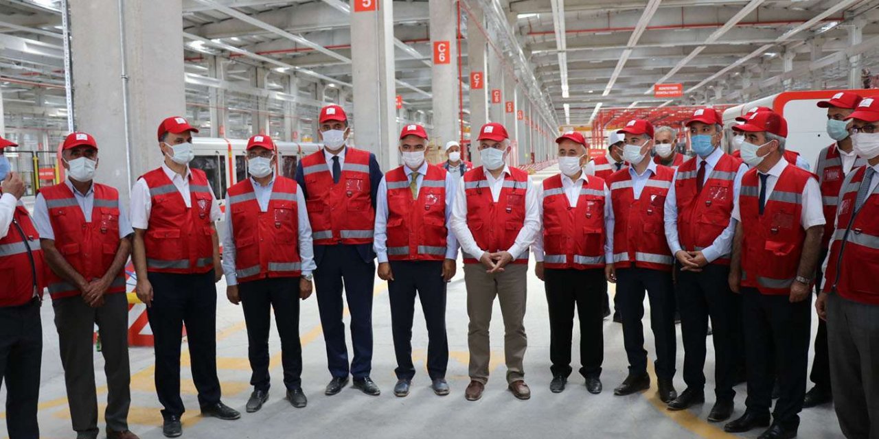 Kızılay Genel Başkanı Kınık, Malatya Barınma Sistemleri Fabrikasını inceledi