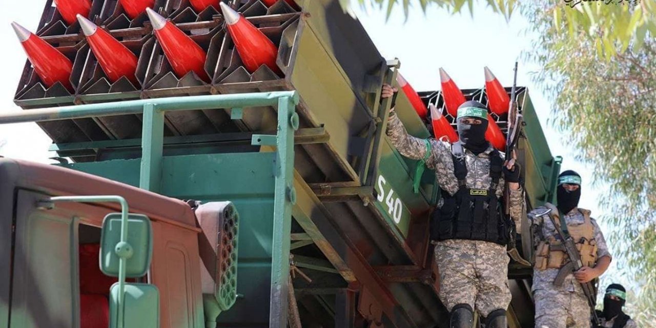 El-Kassam Tugaylarından askeri geçit töreni