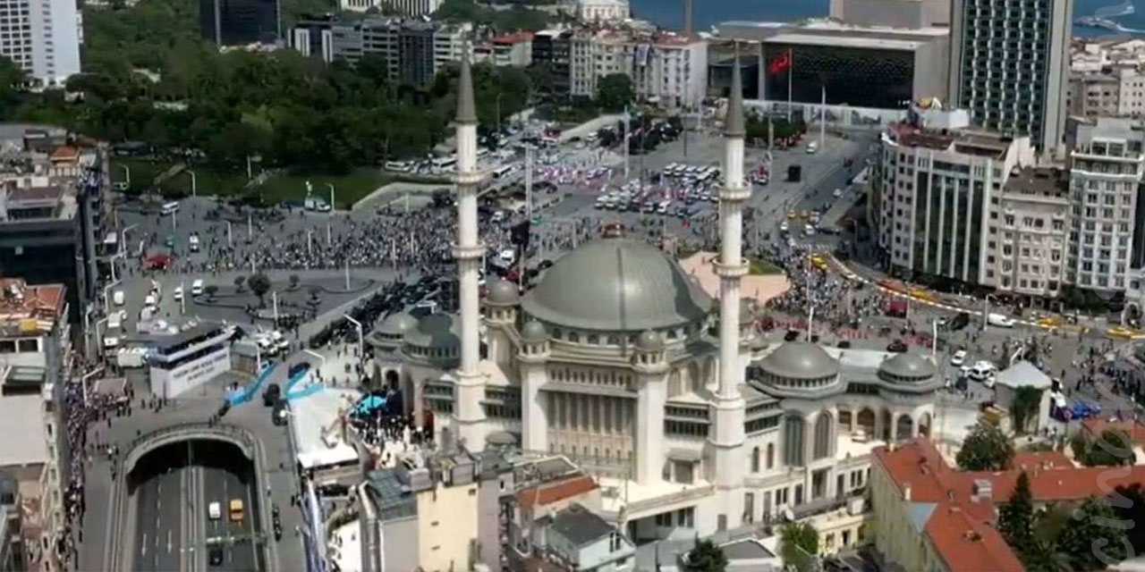 Erdoğan opens new mosque in popular Istanbul square