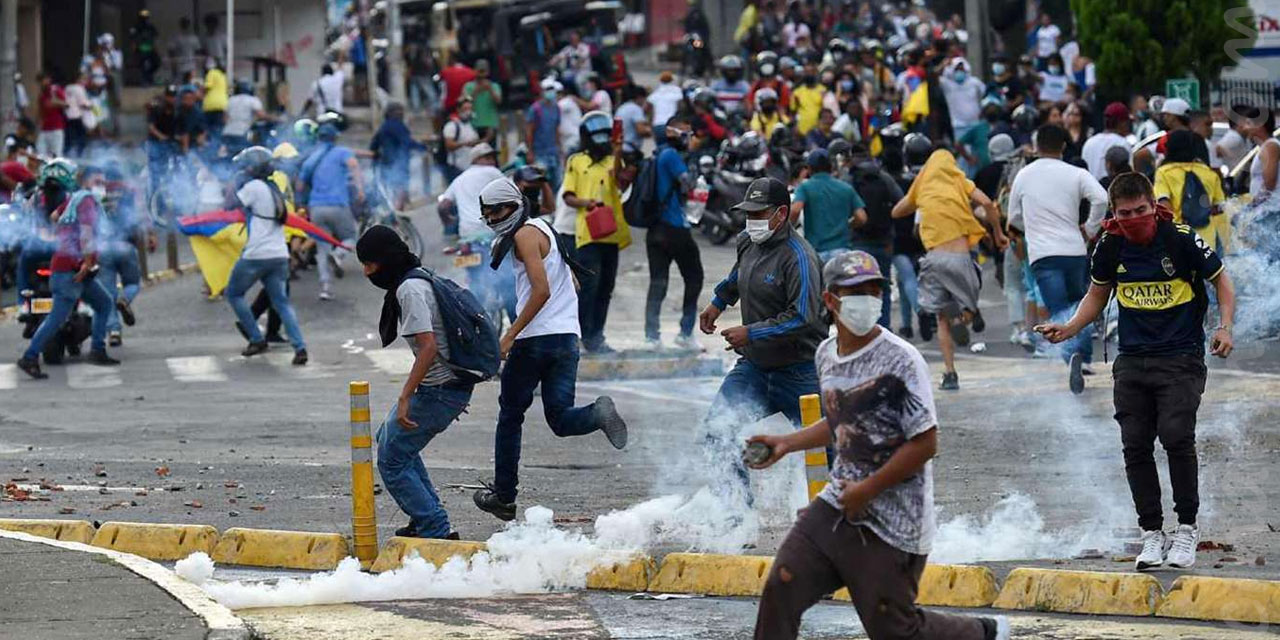 Kolombiya'da hükümet karşıtı gösterilerde çıkan olaylarda 4 kişi öldü