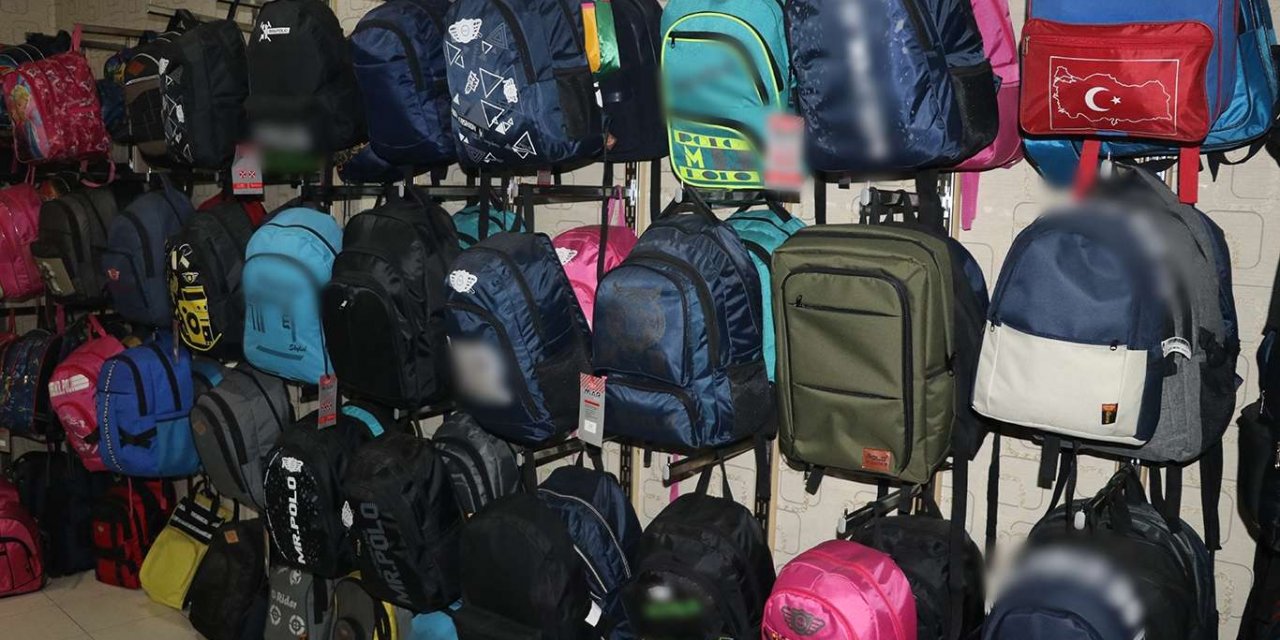 Okullar açılmayınca üretim durdu, çantalar depoda kaldı