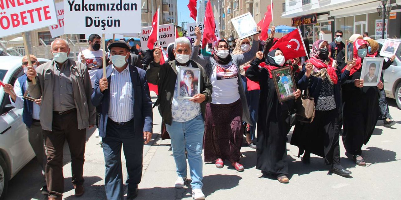 Van'da evlat nöbeti tutan ailelere destek ziyaretleri sürüyor