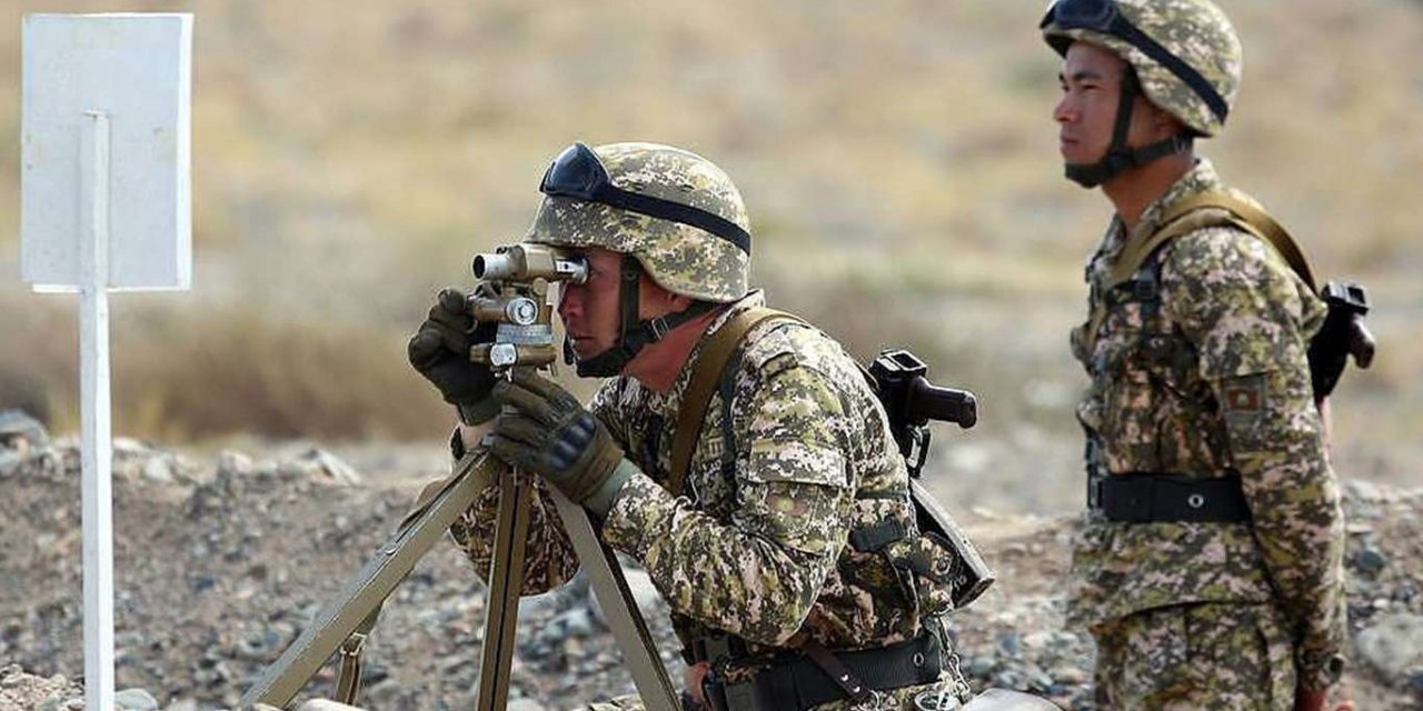 Kırgızistan: Tacikistan sınır bölgesine asker ve teçhizat sevk ediyor