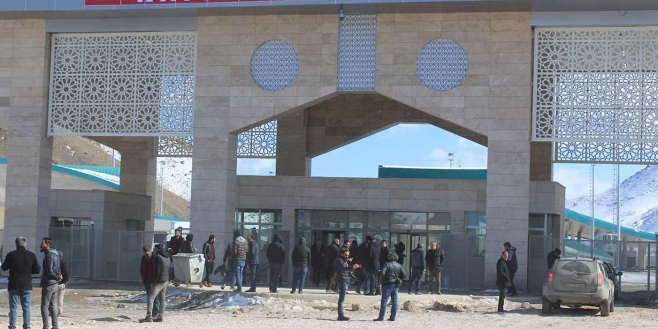 Turizm sektörü İran tarafının gümrük kapılarını açmasını bekliyor