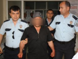 Eski eşinin dudağını kesti