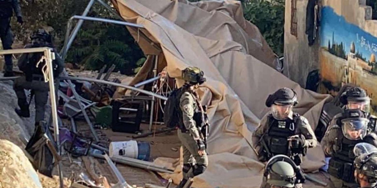 İşgalci Siyonist rejim Filistinlilere saldırıp çadırlarını yıktı