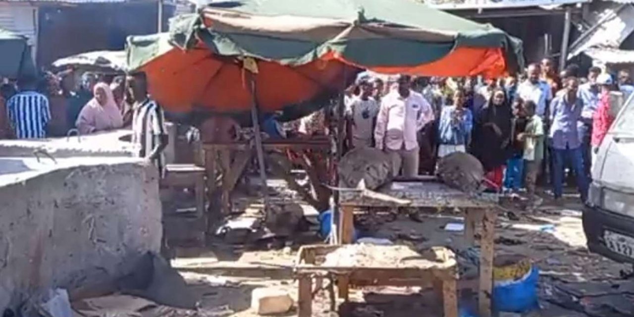 Mogadişu'da bombalı araç saldırısı: 2 ölü 10 yaralı