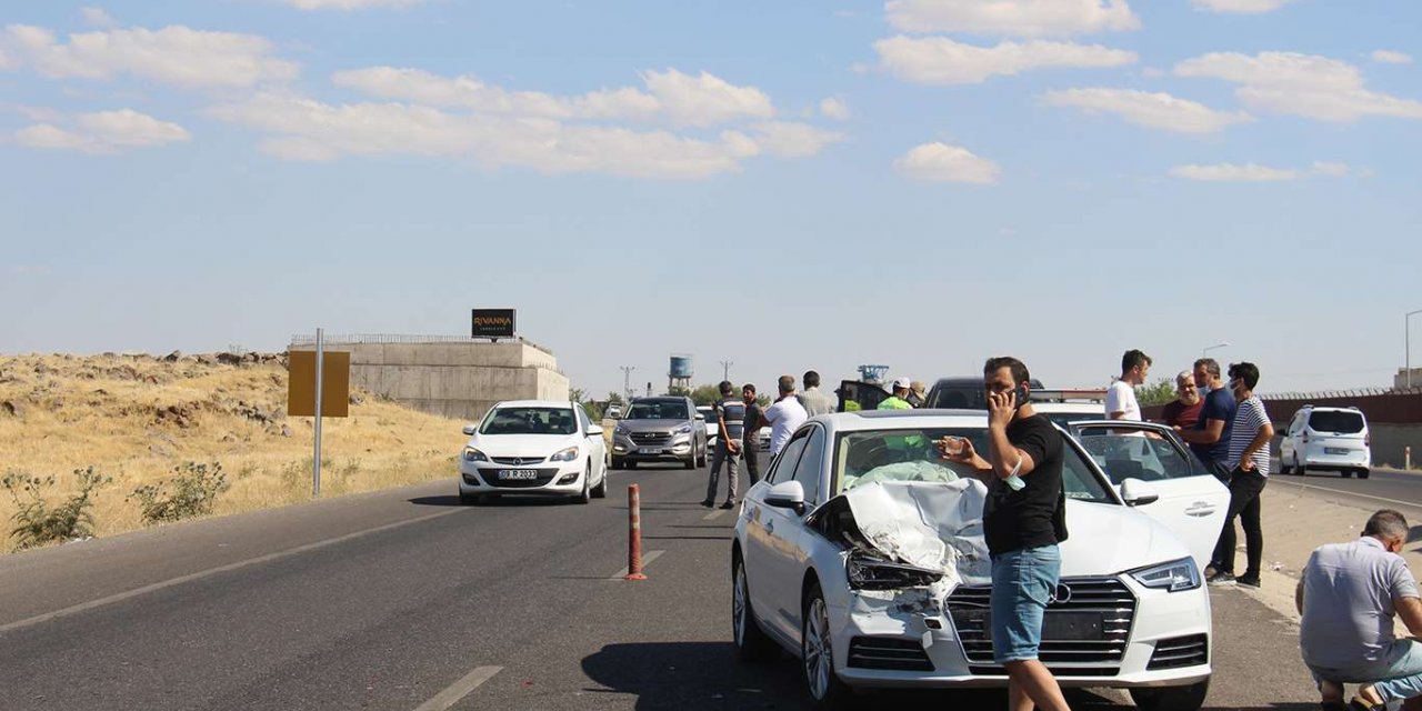 ​Diyarbakır Organize Sanayi Bölgesi yakınlarında zincirleme trafik kazası