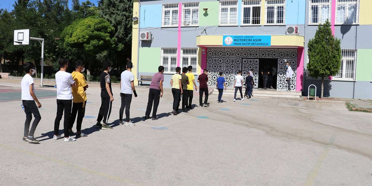 Gaziantep’te Covid-19 salgını gölgesinde LGS heyecanı