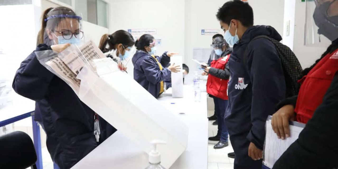 Peru elections: Fujimori leads in preliminary tally