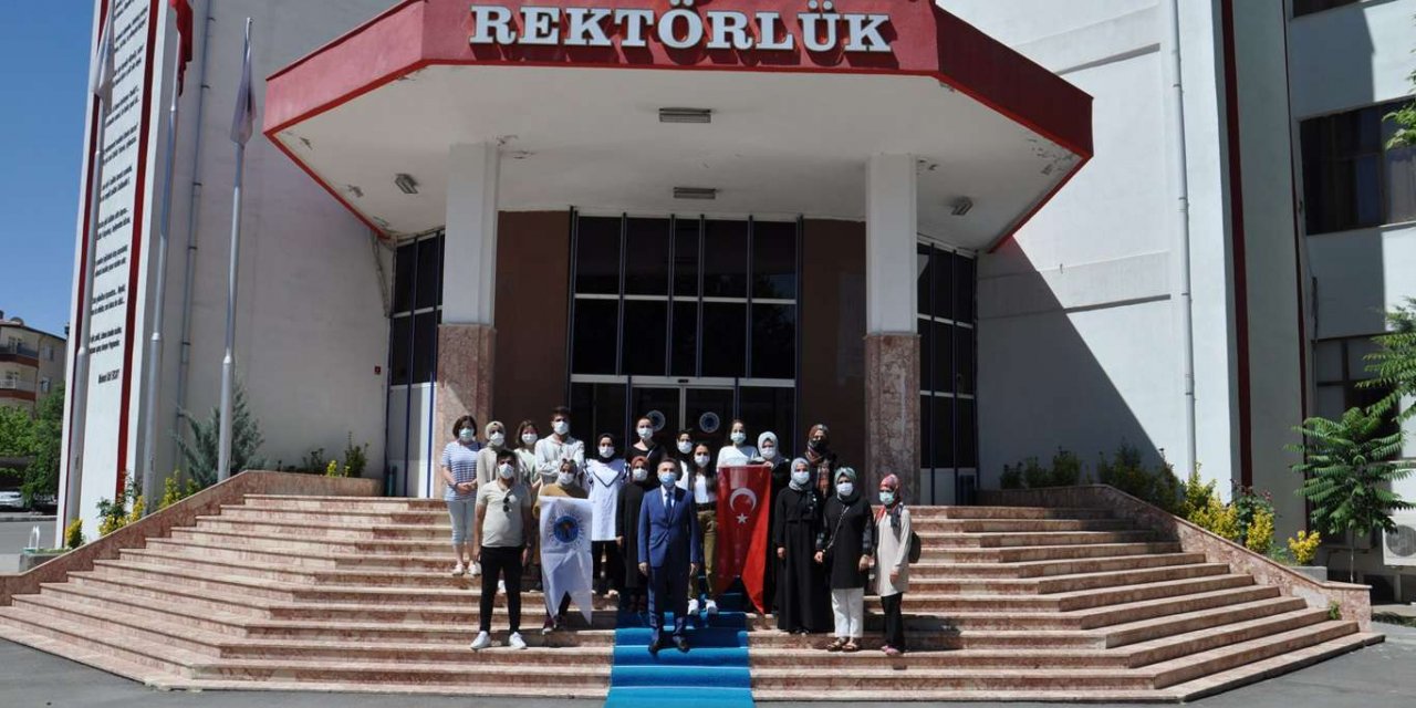 Batman Üniversitesinin başarılı öğrencileri geziyle ödüllendirildi