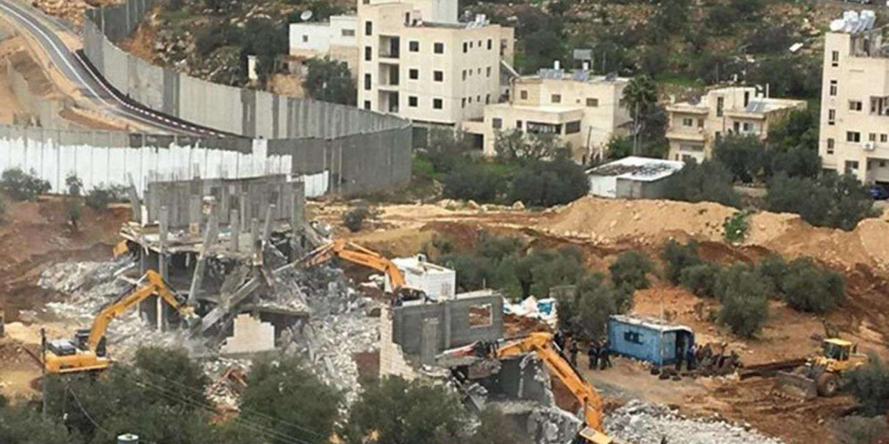 Siyonist işgal rejimi 25 Filistinlinin evini yıktı