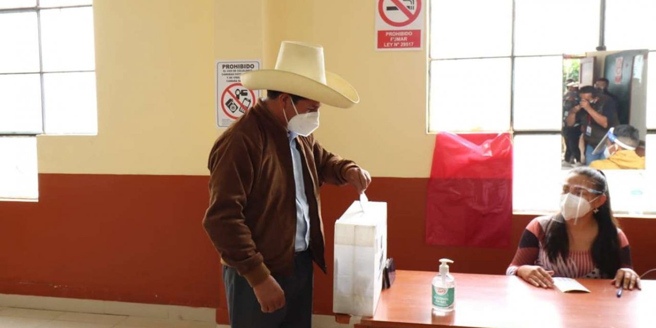 Pedro Castillo's widening lead in Peru elections