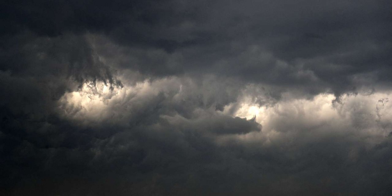 Hindistan'da yıldırım çarpmalarında 27 kişi öldü