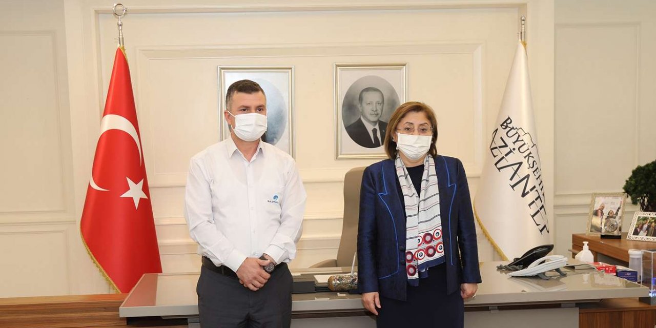 Rahatsızlanan yolcusunu otobüsle hastaneye götüren otobüs şoförü ödüllendirildi