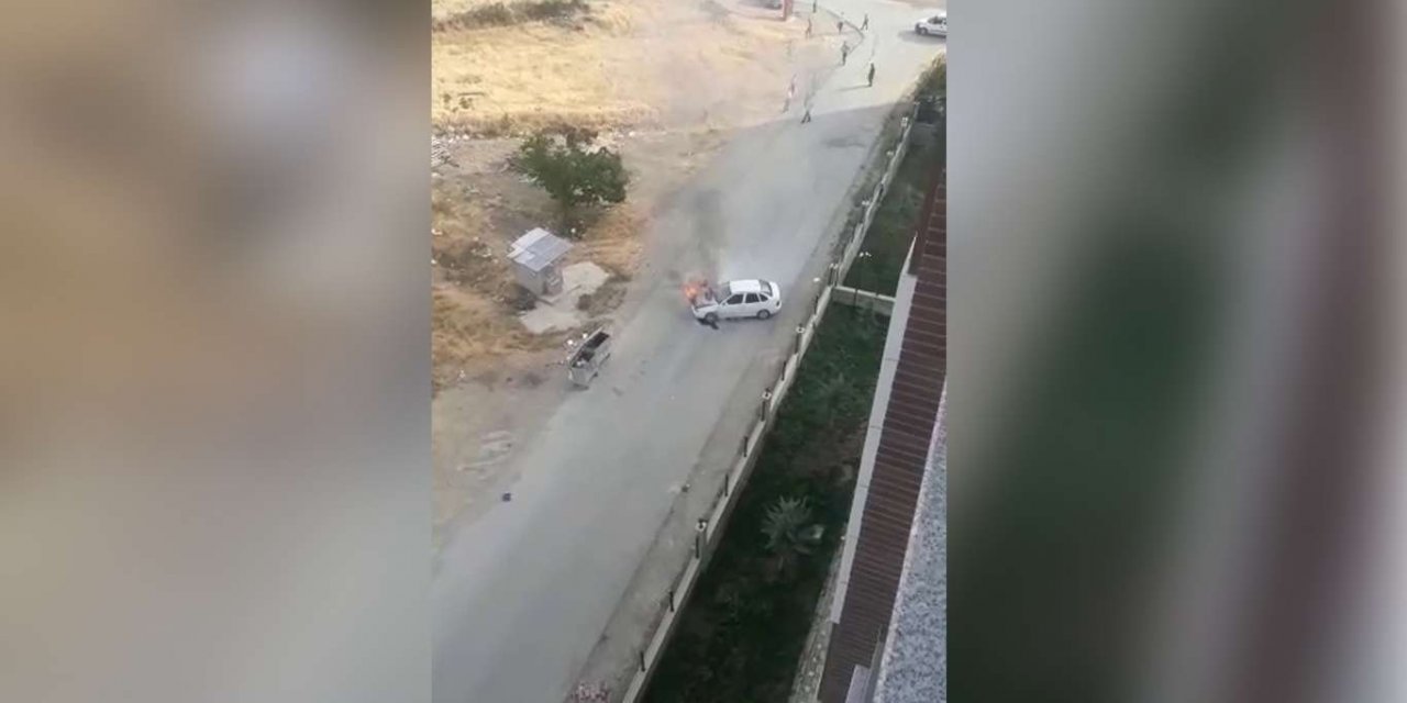 Malatya'da seyir halindeki otomobil alev aldı