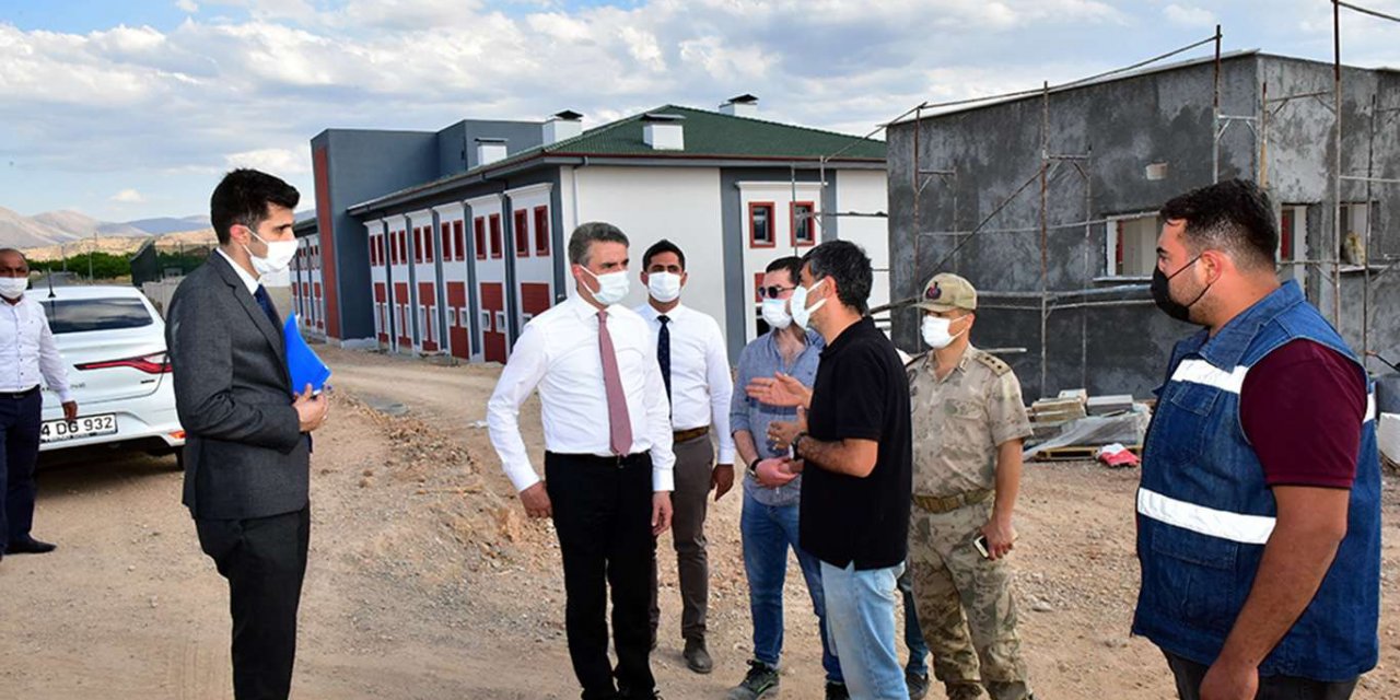 Malatya Valisi Baruş yeni Geri Gönderme Merkezinde incelemelerde bulundu