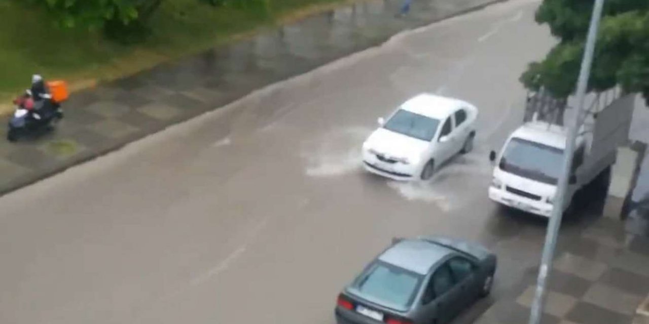 Ankara'da aşırı yağışlar su baskınlarına neden oldu