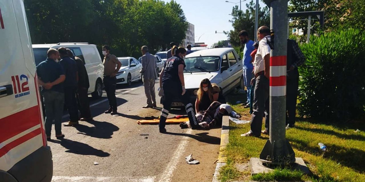 Çınar'da ışıklarda dilenen kadına araç çarptı