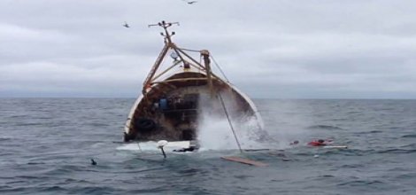 Arakan'da tekne suya gömüldü:150 kayıp