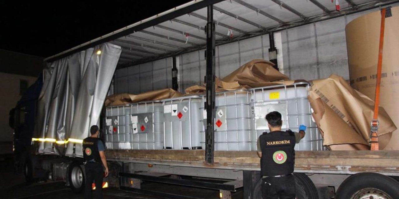 Tırlarda 8 ton eroin üretimine yetecek miktarda uyuşturucu hammaddesi yakalandı