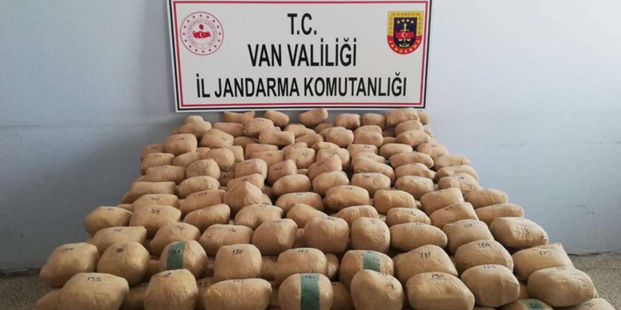 Li Wanê 233 kîlo eroînê ku di bin axê de hatibû veşartin hat bidestxistin