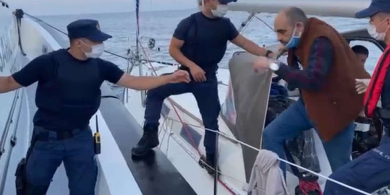 Muğla açıklarında 40 düzensiz göçmen ile 2 göçmen kaçakçısı yakalandı