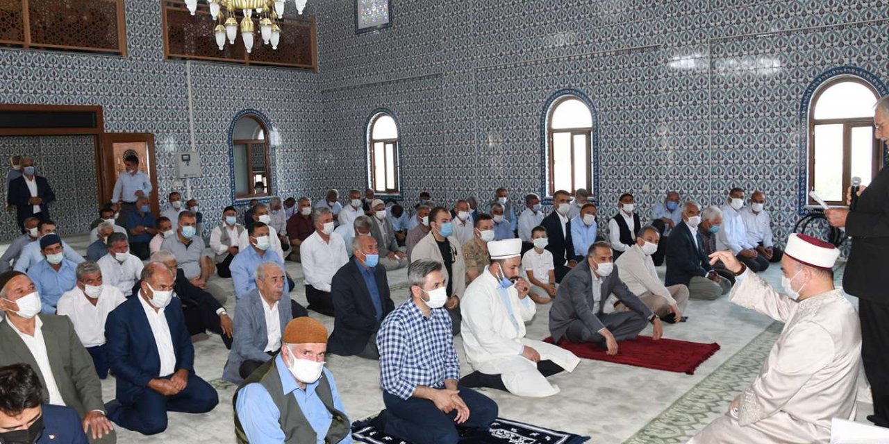 Adıyaman'ın Çelikhan ilçesinde Yeşilova Köyü Camii dualarla ibadete açıldı
