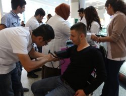 Diyarbakır'da ücretsiz tansiyon ölçümü yapıldı