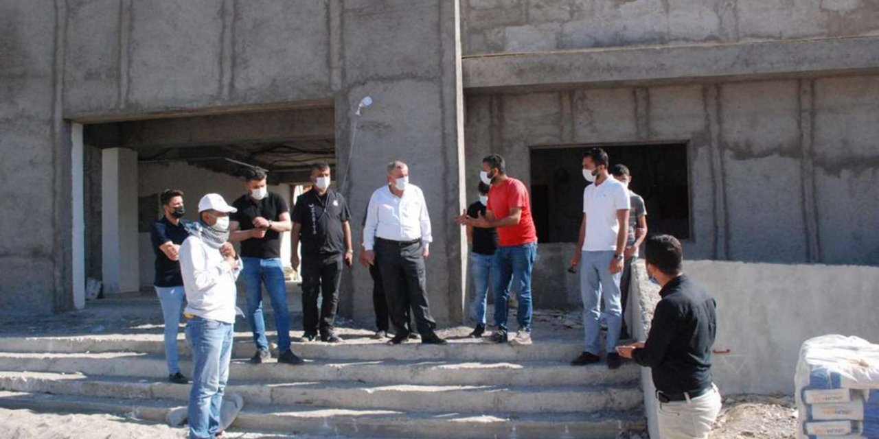 Midyat Belediye Başkanı Şahin devam eden çalışmaları inceledi