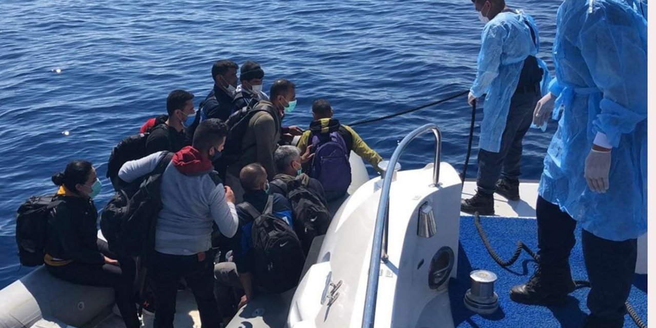 İzmir açıklarında 55 düzensiz göçmen kurtarıldı