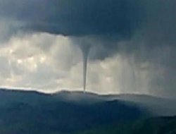 Havaalanı inşaatını hortum vurdu: 1 ölü, 15 yaralı