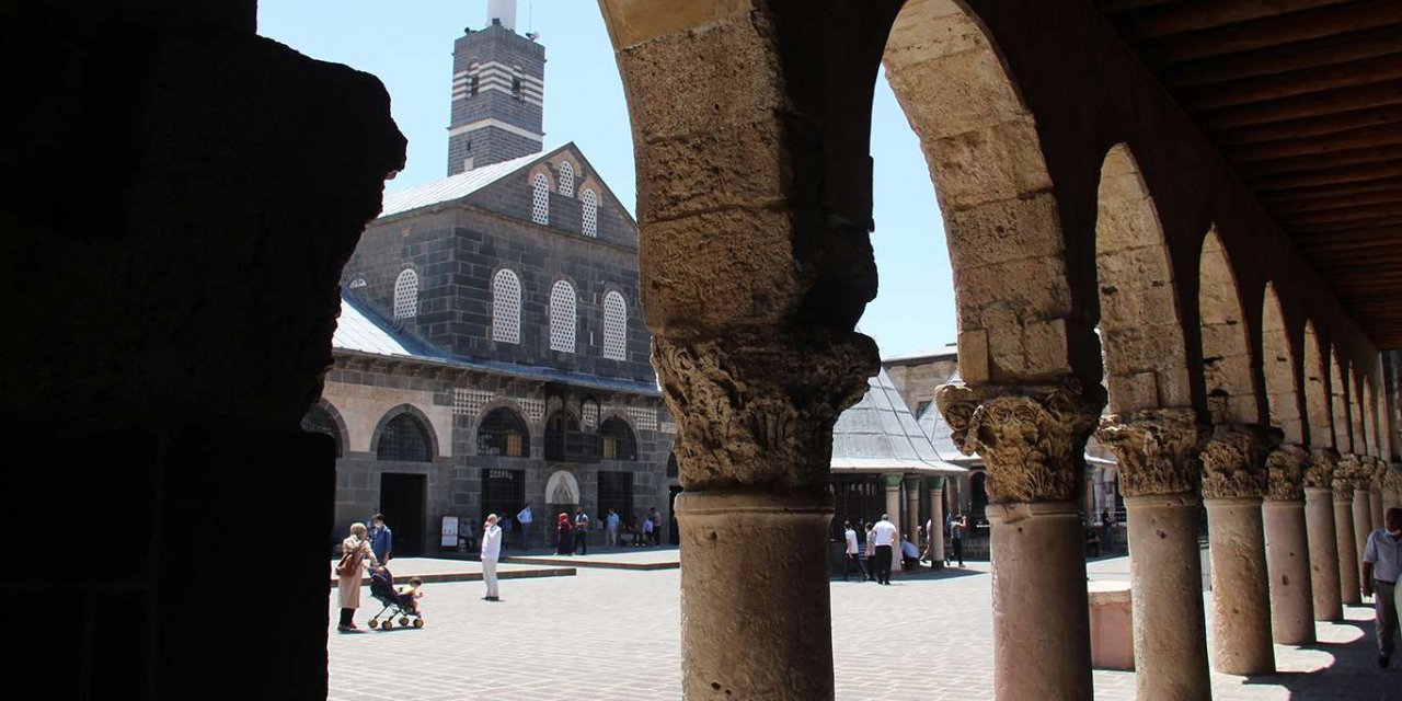 Diyarbakır Ulu Camii İmam Hatibi Yağmur: Ezan bir milletin özgürlük nişanesidir
