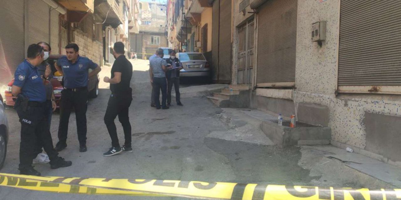 Madde bağımlısı şahıs üst araması yapmak isteyen polisi bıçakladı