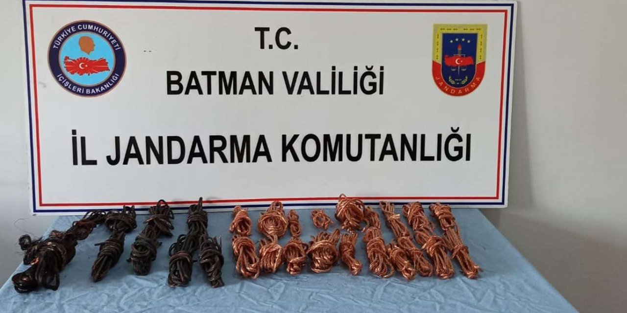 Kablo hırsızlığı yaptıkları iddiasıyla 3 şahıs tutuklandı