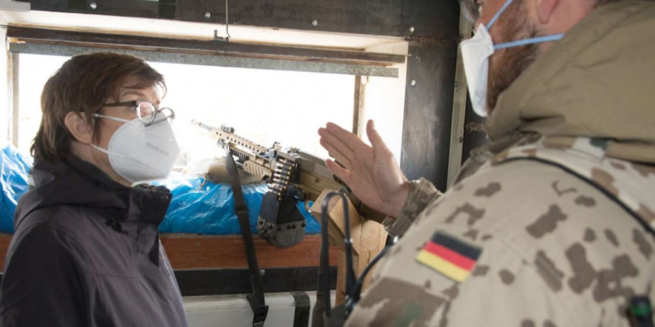 Almanya Savunma Bakanı Türkiye'ye geliyor