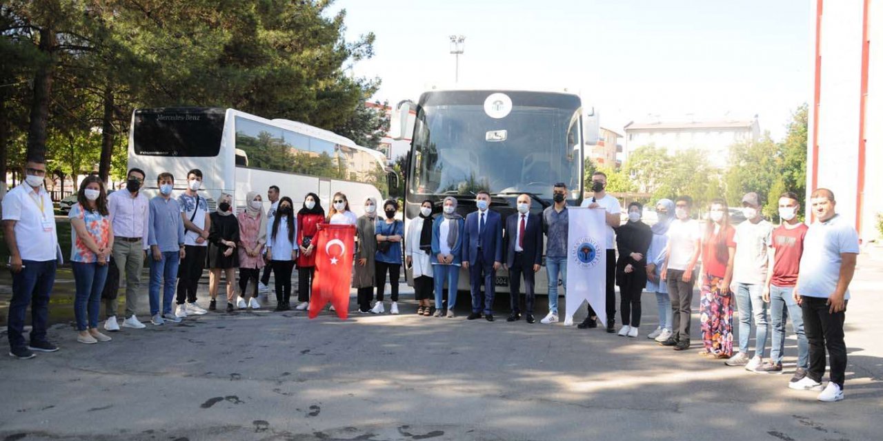 İkinci öğrenci kafilesini de Çanakkale ve Ankara’ya uğurlandı