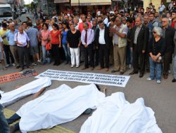 Tarsus'ta kefenli Reyhanlı protestosu