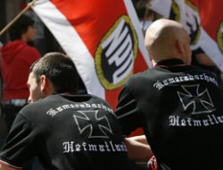 Almanya'da Irkçılara “Devam”, Müslümanlara “Dur”!