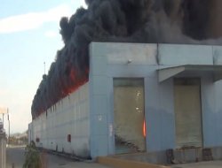 İzmir`de Fabrika Yangını