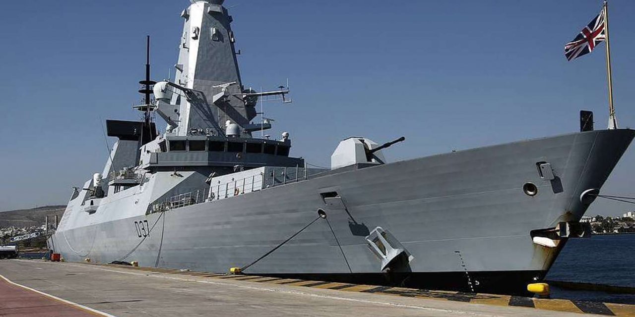 Rusya'dan İngiliz savaş gemisine "uyarı ateşi"