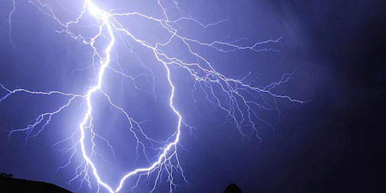 Keşmir'de işgalci Hint askerlerin üzerine yıldırım düştü: Bir ölü 2 yaralı