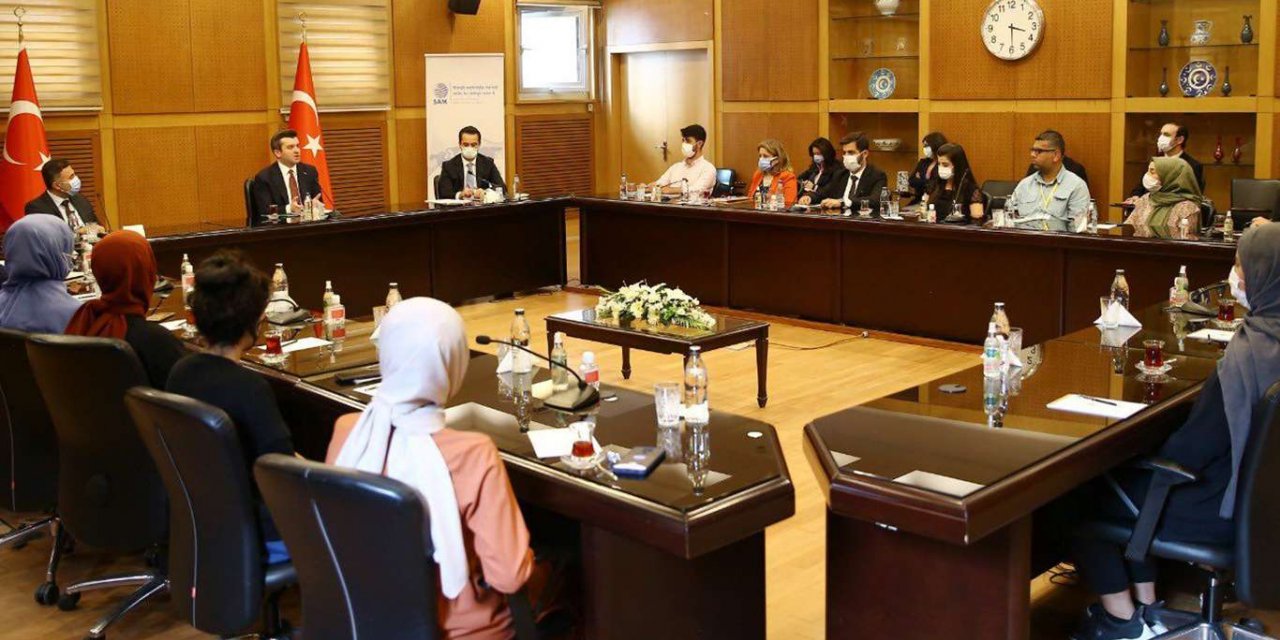 Üniversitesi öğrencileri Dışişleri Bakan Yardımcısı Kuran’ı ziyaret etti