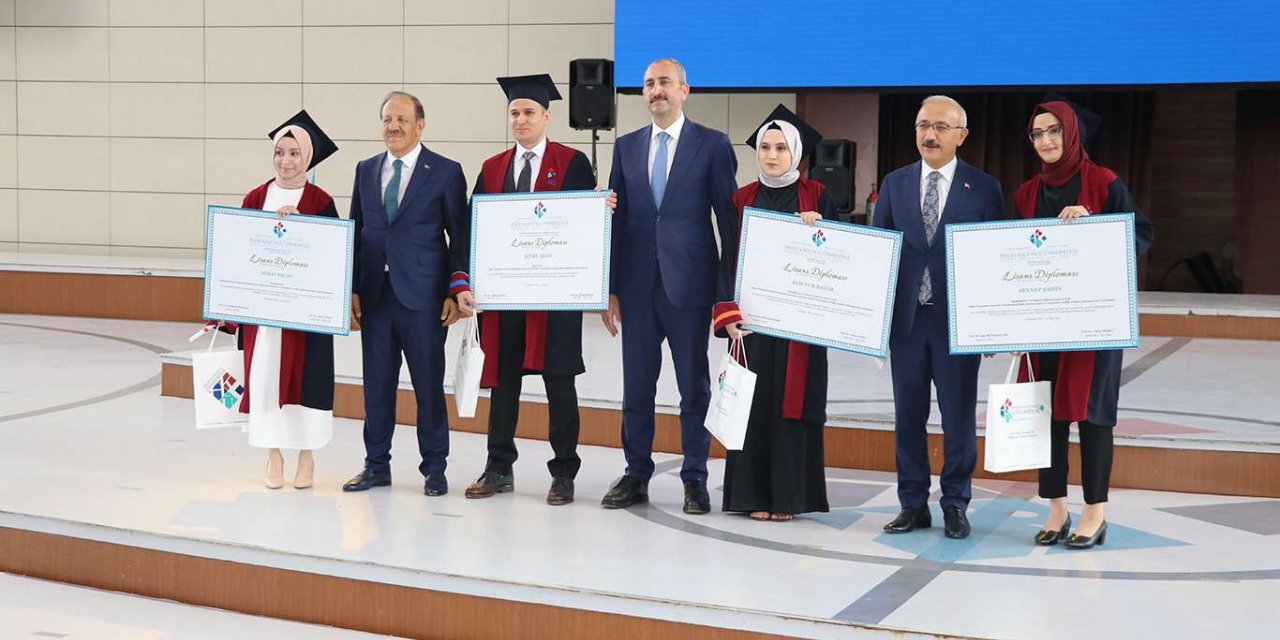 Bakanlar Gül ve Elvan üniversite öğrencilerinin mezuniyet törenine katıldı