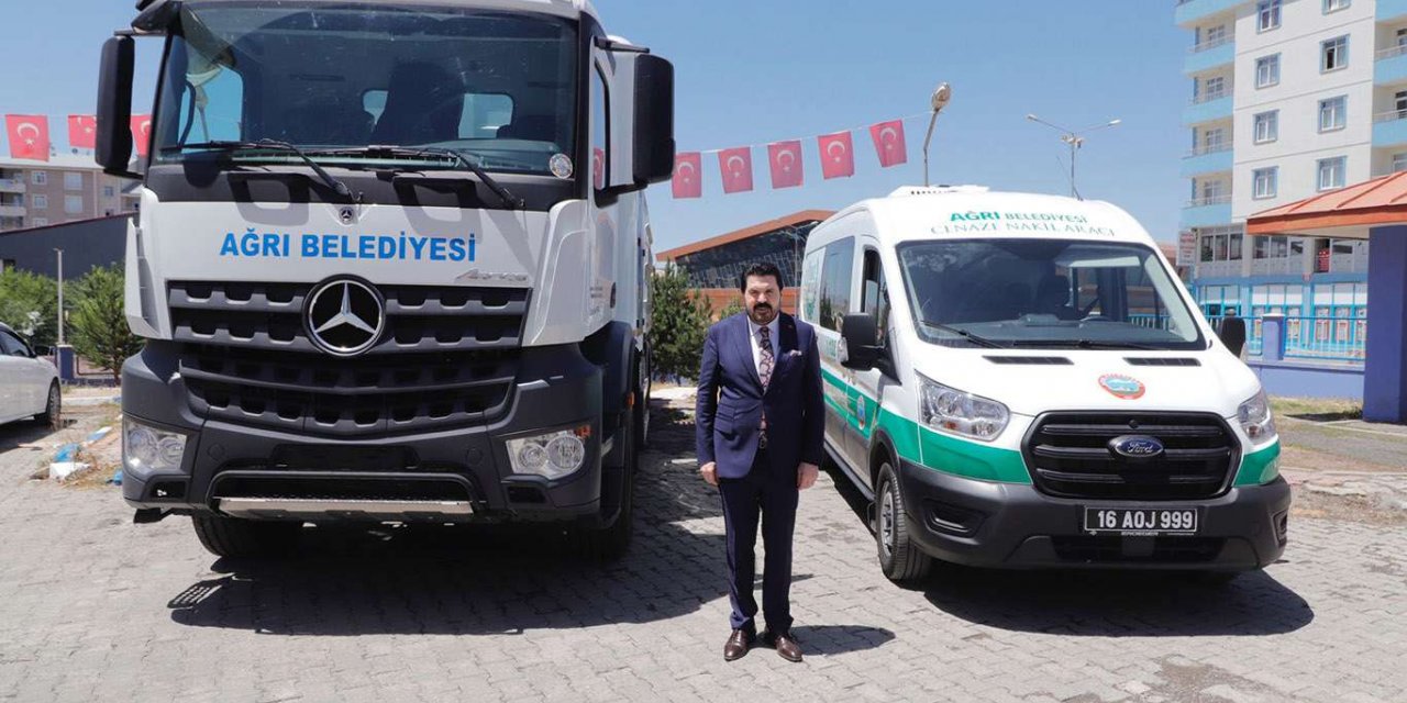 Ağrı Belediyesi filosuna cenaze nakil ve kanal açma aracı ekledi